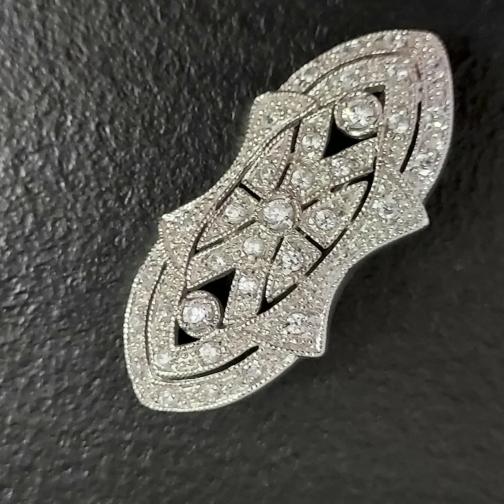 Art Deco crystal set in rhodium plated brooch. NEW - Picture 4 of 5